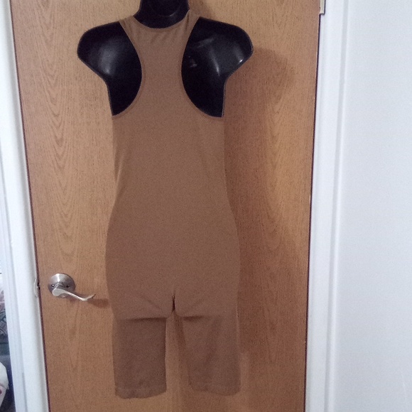 Fit in spandex one piece short jumpsuit in brown S/M - Picture 3 of 9